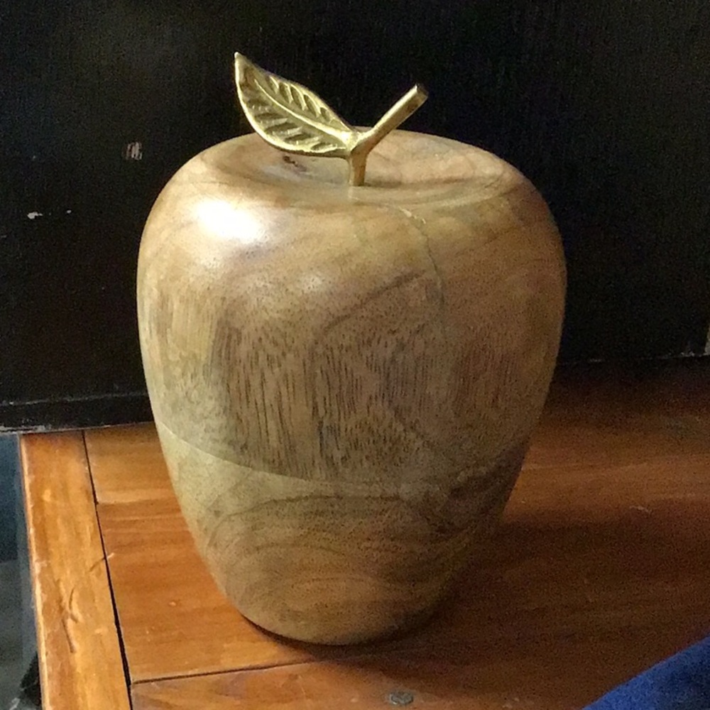 WOODEN APPLE DECOR